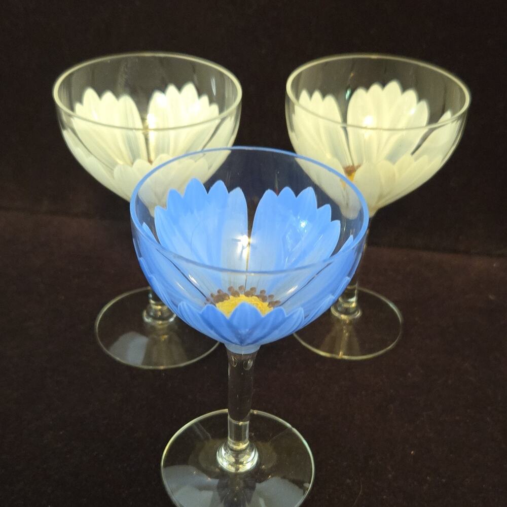 Set of 3 Dorothy Thorpe Floral Decorated Coupe Cocktail Glasses Blue White Clear